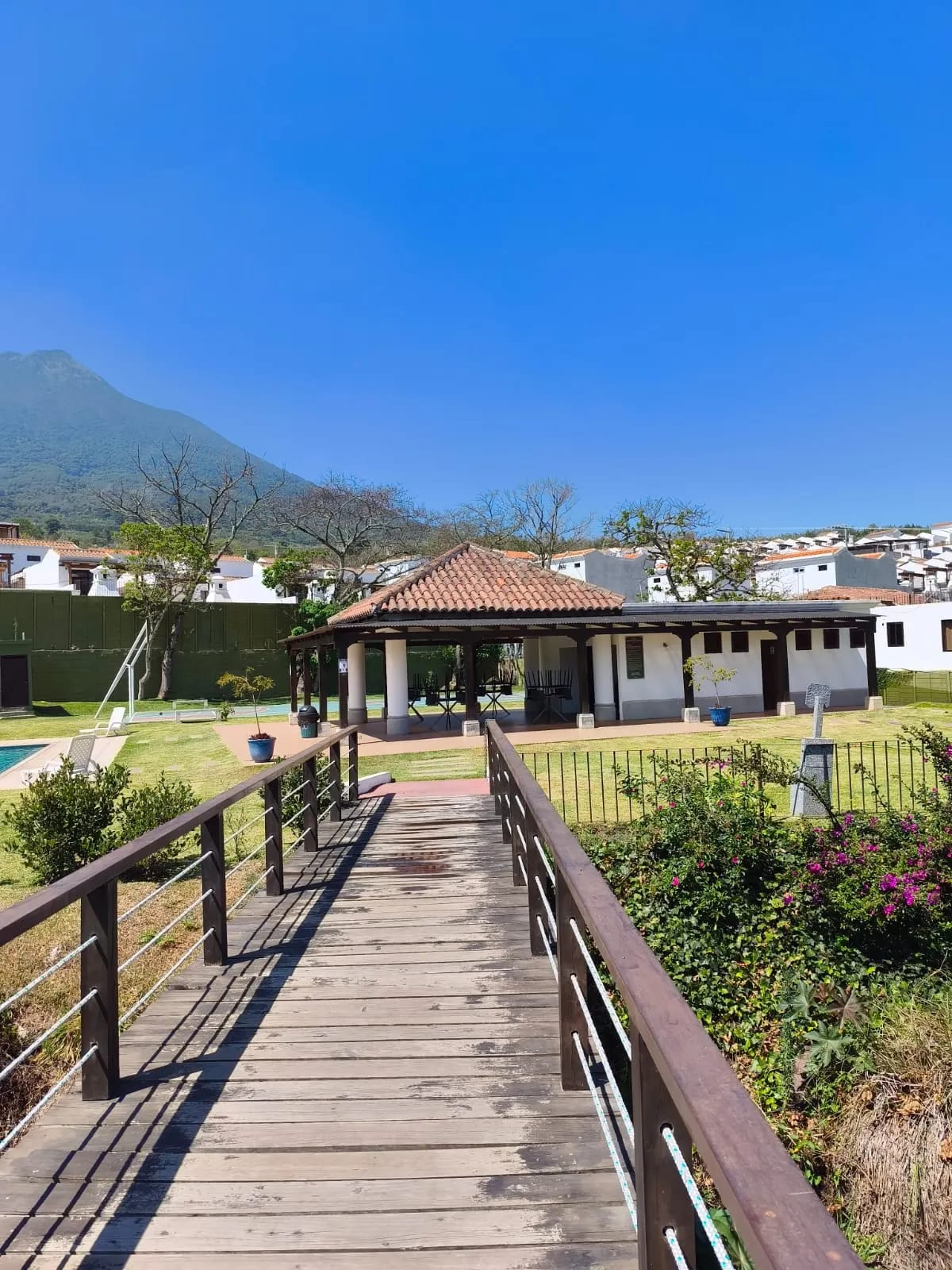 CASA en Alquiler – Barrio Las Campanas, San Pedro Las Huertas, Sacatepéquez — foto 1 de 17