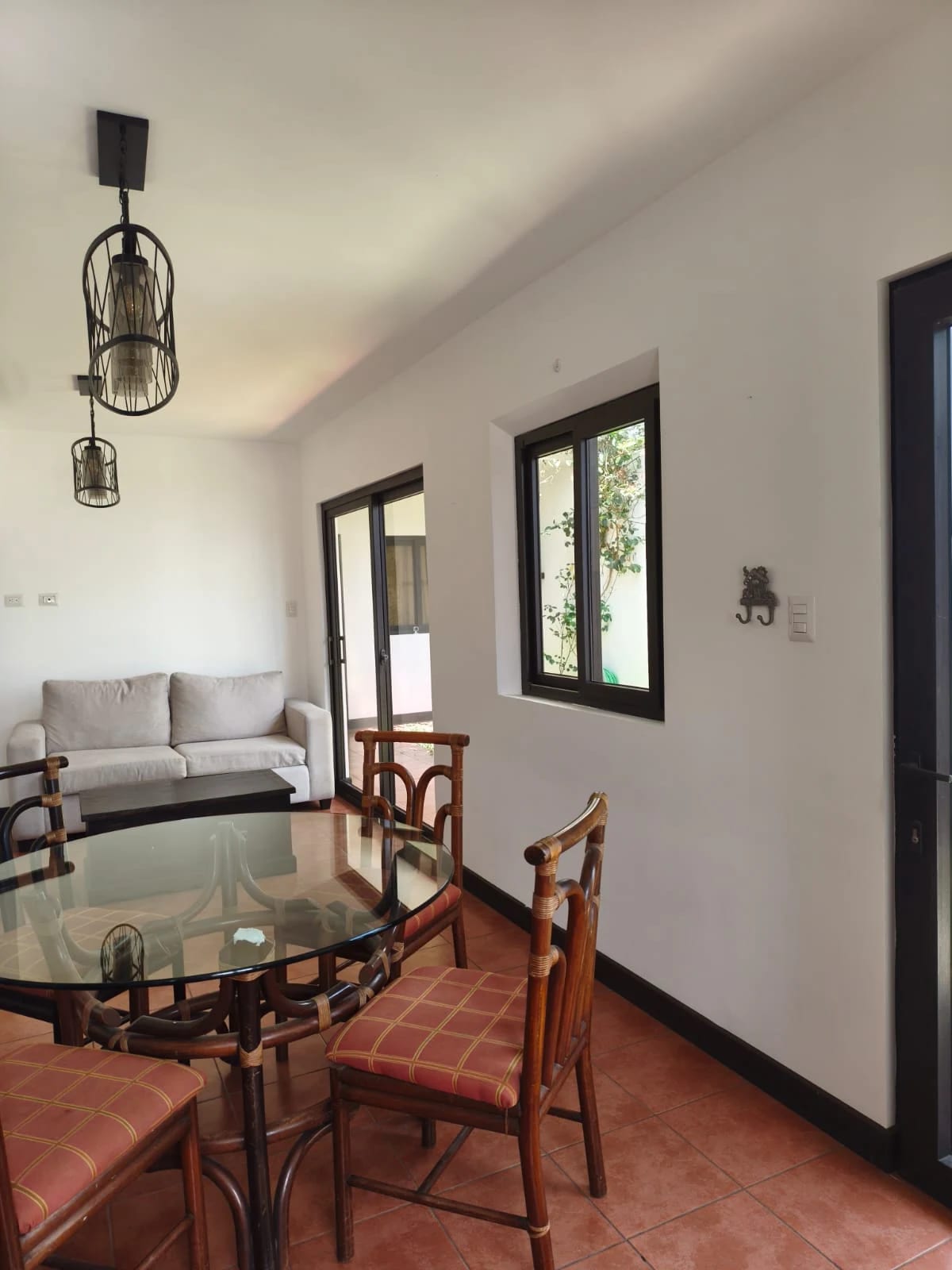 CASA en Alquiler – Barrio Las Campanas, San Pedro Las Huertas, Sacatepéquez — foto 3 de 17