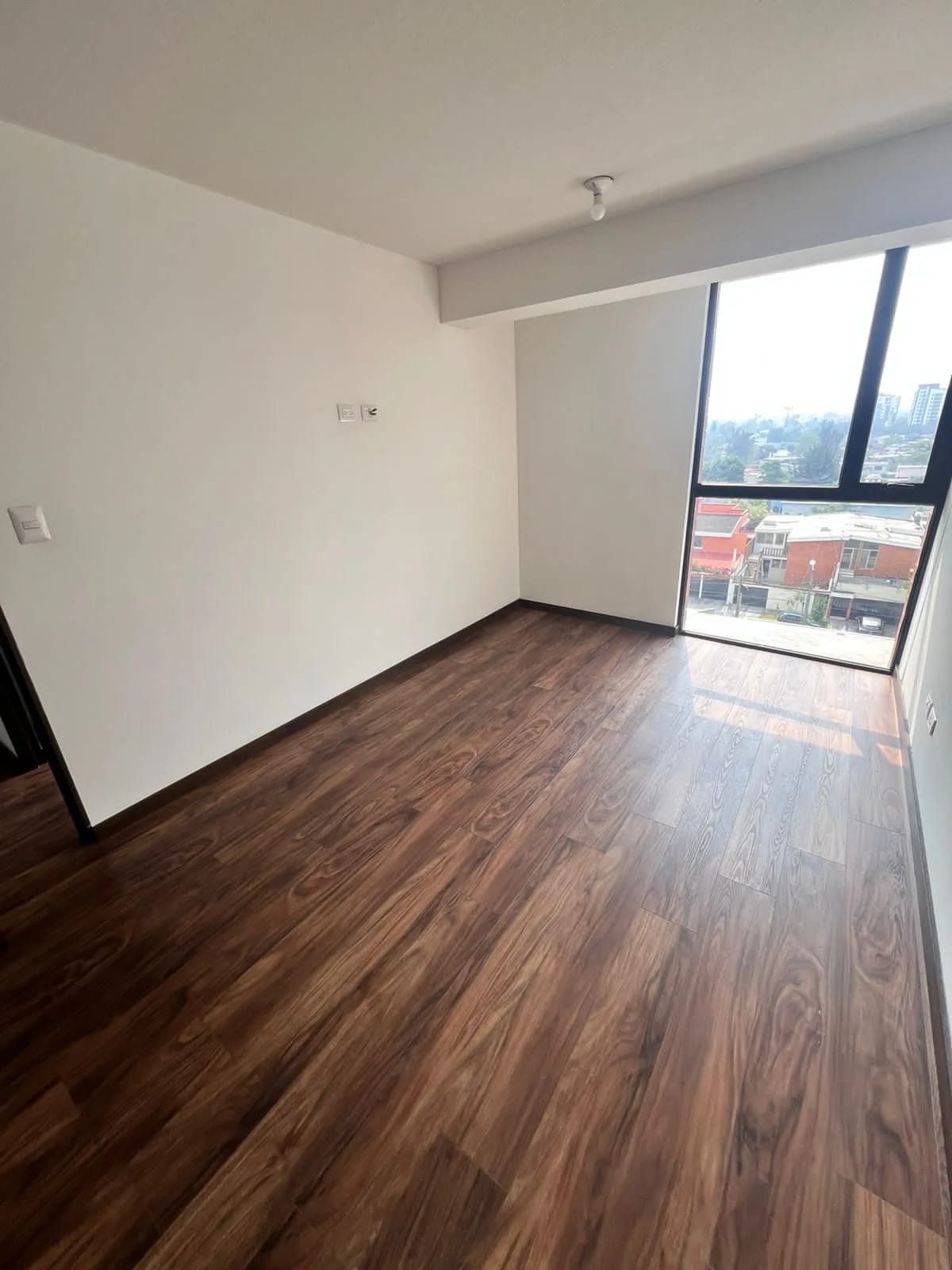 ARALIA 2 ZONA 11-APARTAMENTO EN ALQUILER — foto 3 de 11