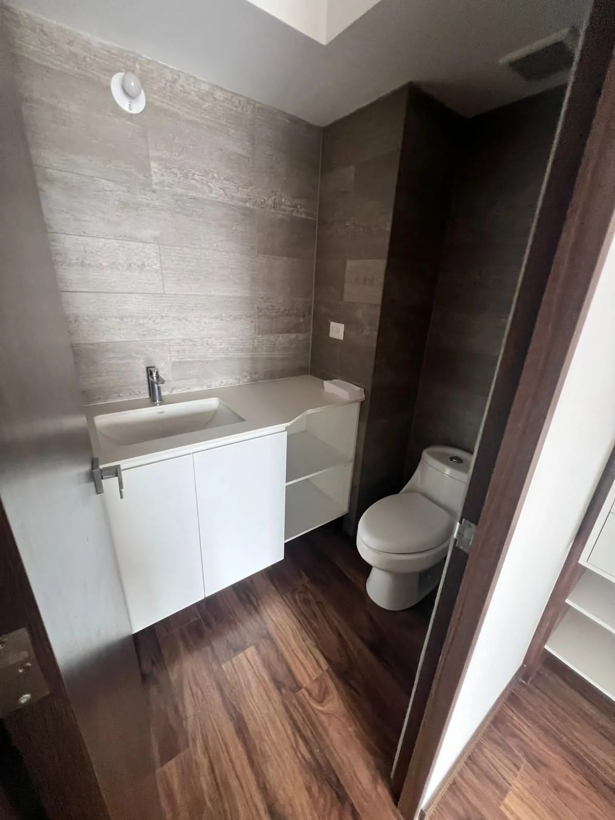 ARALIA 2 ZONA 11-APARTAMENTO EN ALQUILER — foto 2 de 11