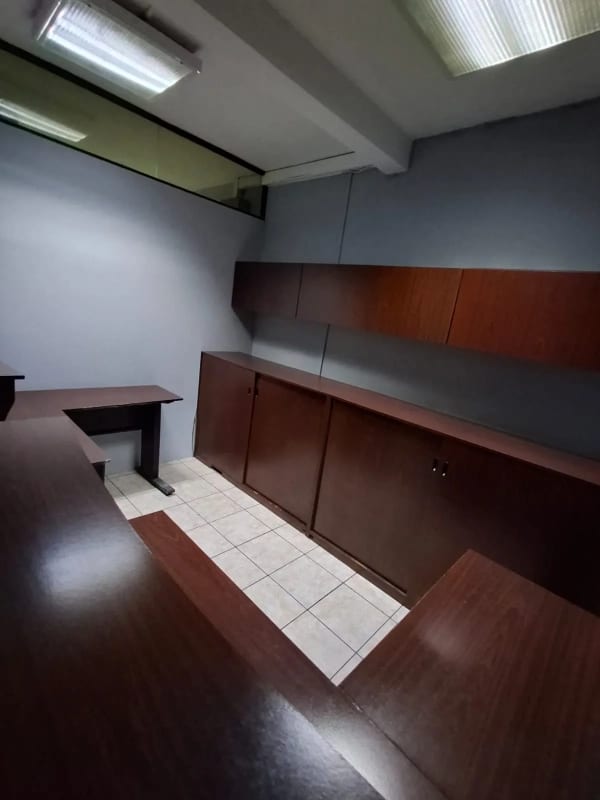 Edificio con Bodega en Alquiler – 20 Calle, Zona 10 — foto 13 de 15