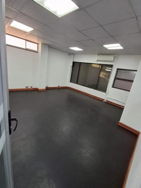 Edificio con Bodega en Alquiler – 20 Calle, Zona 10 — foto 12 de 15