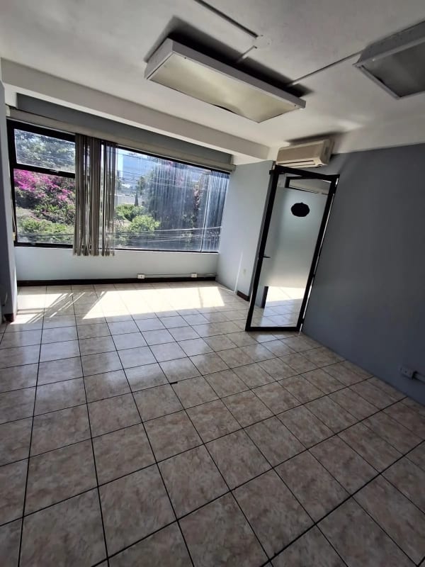Edificio con Bodega en Alquiler – 20 Calle, Zona 10 — foto 10 de 15