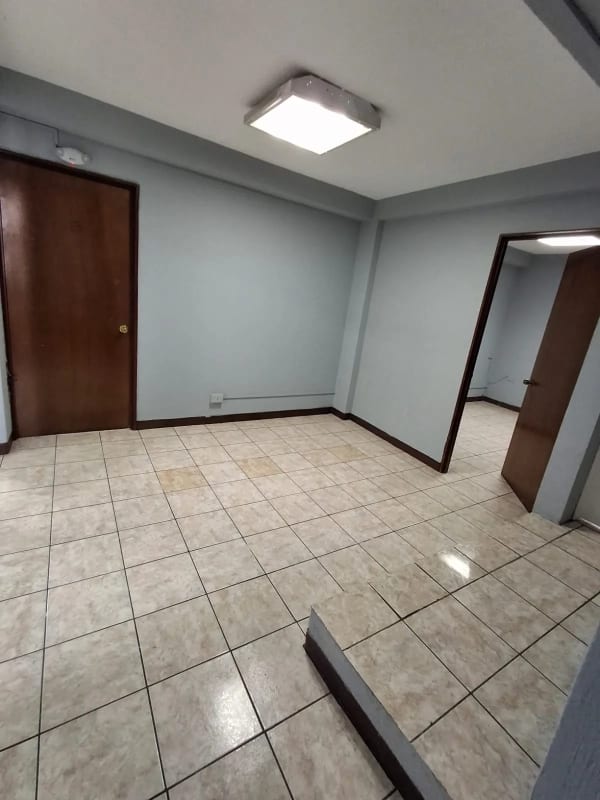 Edificio con Bodega en Alquiler – 20 Calle, Zona 10 — foto 9 de 15
