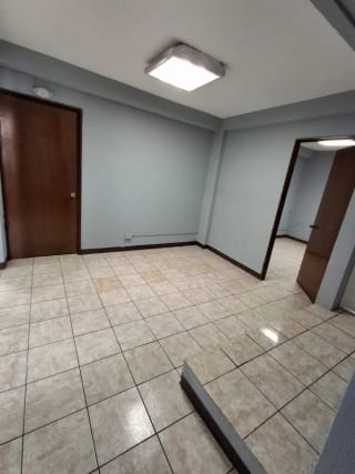 Edificio con Bodega en Alquiler – 20 Calle, Zona 10 — miniatura 9 de 15