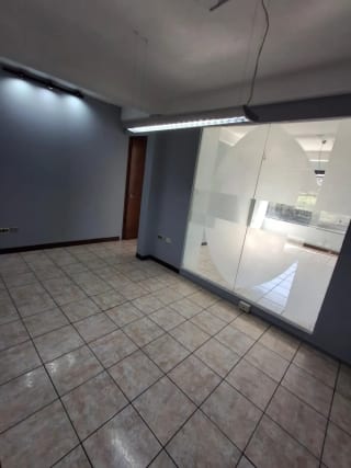 Edificio con Bodega en Alquiler – 20 Calle, Zona 10 — miniatura 8 de 15