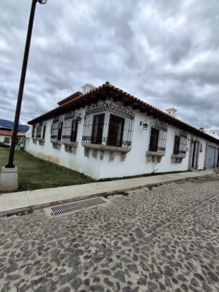 Casa en Venta - Los Franciscanos  CIELO, (hacia Alotenango) Antigua Guatemala — miniatura 1 de 17