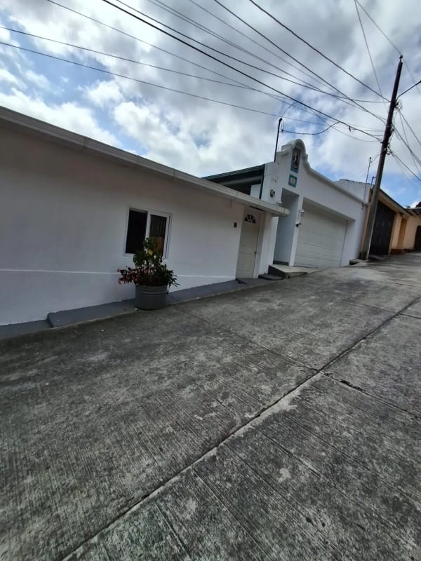Casa en venta- Valle Real, Santiago Sacatepéquez — foto 2 de 8