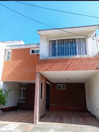Casa en Venta - Los Olivos zona 18 — miniatura 1 de 14