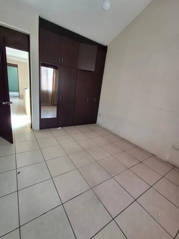 Casa en Venta - Los Olivos zona 18 — foto 2 de 14