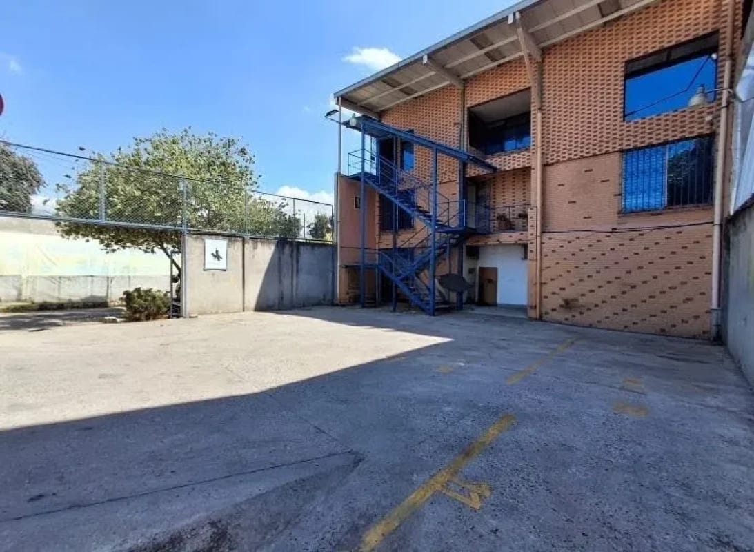 EDFICIO en Venta _ Calzada San Juan zona 7 — foto 15 de 17