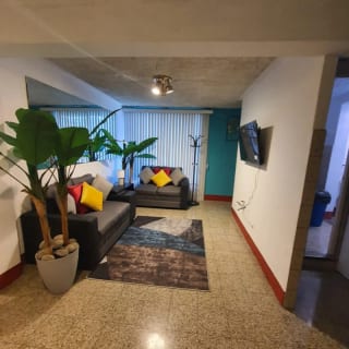 EDFICIO en Venta _ Calzada San Juan zona 7 — miniatura 10 de 17