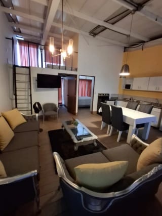 EDFICIO en Venta _ Calzada San Juan zona 7 — miniatura 5 de 17