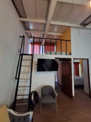 EDFICIO en Venta _ Calzada San Juan zona 7 — miniatura 2 de 17
